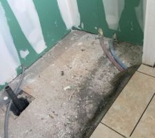 Emplacement futur bac à douche (120*90) + banc faïencé de 30cm