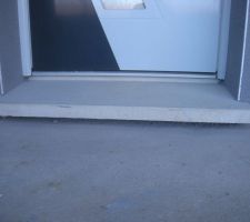 Encadrement de porte d'entrée libre à la circulation d'air froid