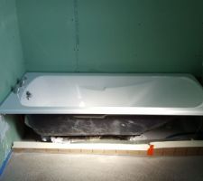 Baignoire install&eacute;e