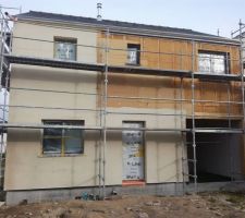 Préparation de l'enduit (la zone non enduite sera bardée)