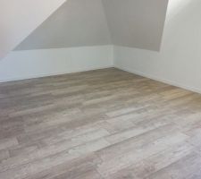 Parquet 12mm de chez ARTENS avec chanfrein noir