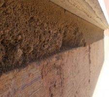 Le mortier de scellement des coudieres:bien trop peu de ciment, a tel point qu en frottant avec le doigt(meme pas l ongle) je l erodais..a partir de l&agrave;. La confiance n y etait plus.