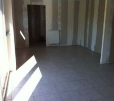 Réalisation de la chape de finition au RDC puis pose carrelage le même jour