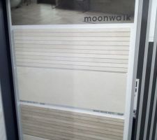 Carrelage choisi pour les murs de la salle de bain du haut