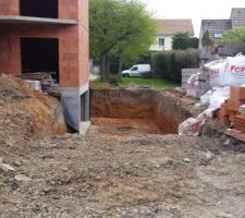 La descente de garage est  terrassé en même temp
