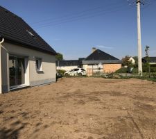 Étalement des terres et aplanissement du terrain