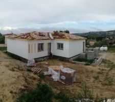 Tuiles en cours de pose (façade NORD-OUEST-Pano)