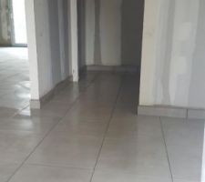 Réalisation des joints de carrelage au RDC