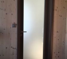 Porte vitrée vers dressing