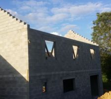 Pignon de la maison est mont&eacute;