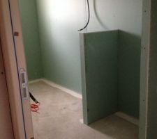 Muret de séparation pour accueillir les futur toilettes dans la salle d'eau