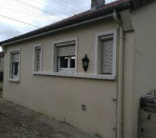 Voila la maison, facade repeinte... huisseries moins de 10 ans et toiture refaite...