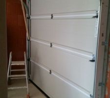 Après 3 mois d'arrêt, les travaux ont enfin repris !!! 
Côté intérieur les cloisons sont entrain d'être montées !!! On se rend mieux compte des pièces. Néanmoins j'ai l'impression que tout est petit.... J'espère que c'est qu'une impression...
