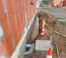 Piscine autour des fondations sur la partie Sud et Ouest de la maison