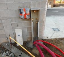 Mise en place de l'enveloppe Béton afin d'accueillir le futur coffret CIBE