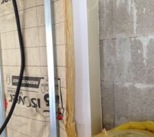 Vue sur les couches d'isolation du mur