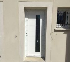 Modenature: contour de la porte d'entrée