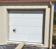 Modenature: contour de la porte de garage