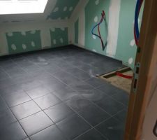 La salle de bain à l'étage