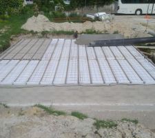 Début du coulage du beton de la dalle