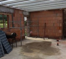 Pr&eacute;paration de la dalle de l'&eacute;tage.