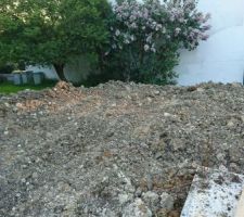 Que faire ?? nous payons pour l'enl&egrave;vement des terres et je vois ce monticule de terre .... c'est moche