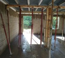 Des murs, une chape et la chape de l'&eacute;tage !!