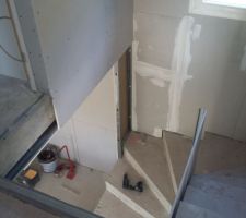 VUE SUR ESCALIER