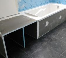 Carrelage salle de bain étage + paillasse baignoire