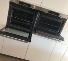 Four AEG + Micro ondes AEG + tiroir chauffant sous le micro-ondes pour harmonie au niveau de la taille de l'ensemble