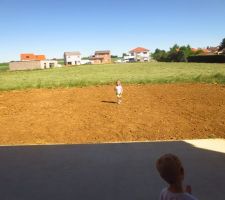 Une partie du jardin ratissé