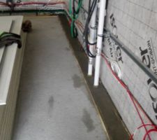 Arases hydrophiles intérieur des murs périphériques