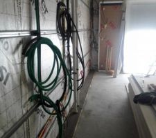 Arases hydrophiles intérieur des murs périphériques