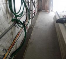 Arases hydrophiles intérieur des murs périphériques