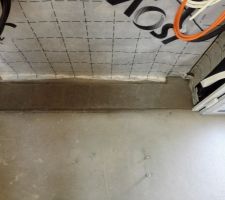 Arases hydrophiles intérieur des murs périphériques