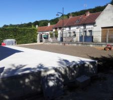 Mise a niveau du terrain par rapport a la terrasse.