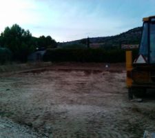 Ouverture du chantier, nettoyage du terrain, et premier trou!