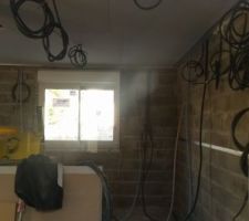 Passage sur le chantier en fin de journée! Côté cellier donnant sur la cuisine