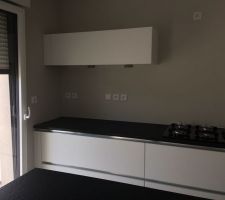 Cuisine quasiment terminée, manque encore la crédence, l'épicier en 15 cm et la hotte