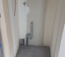 Carrelage au sol le coin buanderie dans le cellier