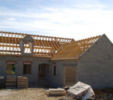 Fermettes au dessus du futur garage qui accueillera un plancher bois pour le grenier.
