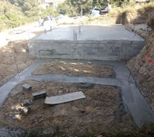Coulage du plancher et des fondations du garage et de l'atelier...
