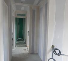 Vue de l'entr&eacute;e de la chambre parentale