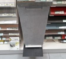 Voici le type de cuisine que je vais avoir un plan de travail béton brut. Ainsi que la couleur des façades : modèle Berlin chez Leroy Merlin à Tollevast. (Où je travail :-) )