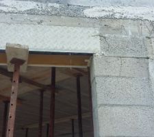 Apparition d une Fissure verticale sur le cot&eacute; de la baie