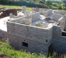 Les murs s'&eacute;l&egrave;vent