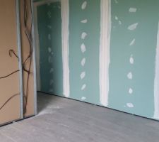 Chambre parentale ( vue dressing)