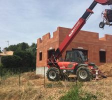 Les travaux ont repris il y a quelques jours, l'étage monte bien.