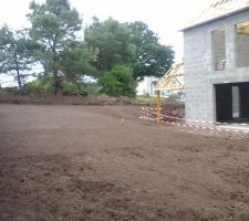 Mise en place de ru-balise de chantier, pour délimiter la partie ou ne pas aller surtout les entreprises