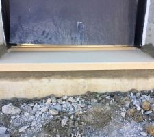 Seuil de porte refait pour pouvoir faire la chape